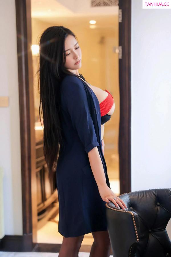 小娜比  [XiuRen]高清写真图 2025.06.06 No.10371 娜比 空姐制服第38张图片
